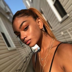 Meet your Posher, Felicia